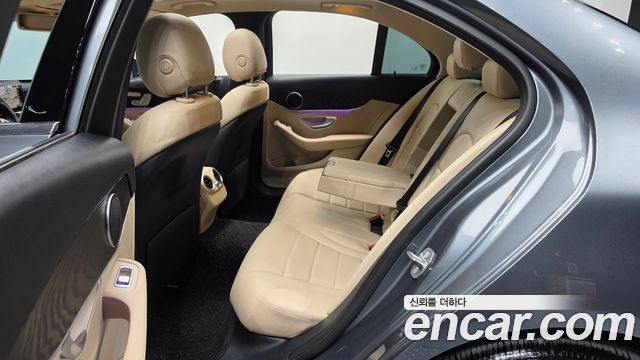 Mercedes-Benz C-Class 2019 — photo 17