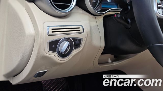 Mercedes-Benz C-Class 2019 — photo 23