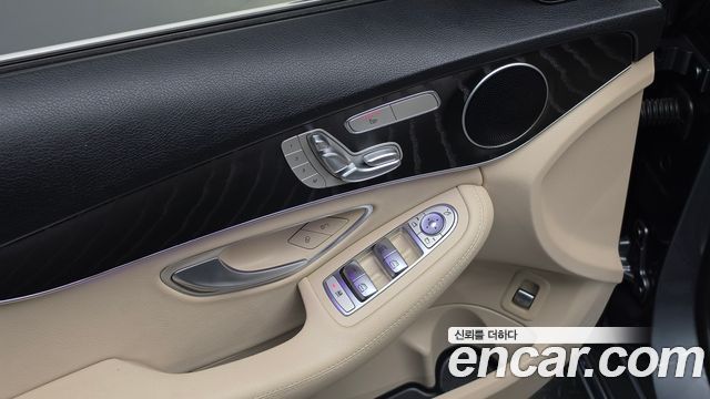 Mercedes-Benz C-Class 2019 — photo 25