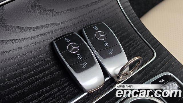 Mercedes-Benz C-Class 2019 — photo 26