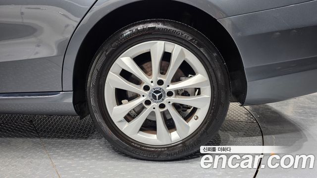 Mercedes-Benz C-Class 2019 — photo 7