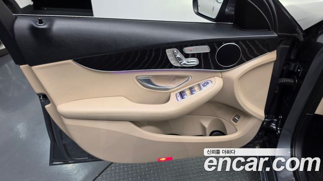 Mercedes-Benz C-Class 2019 — photo 14