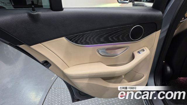 Mercedes-Benz C-Class 2019 — photo 15