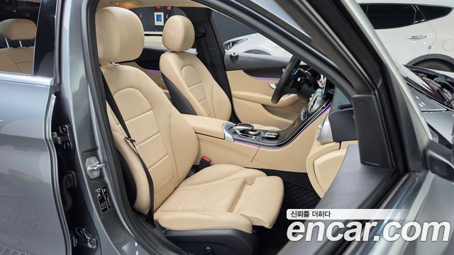 Mercedes-Benz C-Class 2019 — photo 16