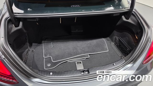 Mercedes-Benz C-Class 2019 — photo 31