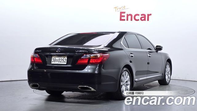 Lexus LS 2010 — photo 2