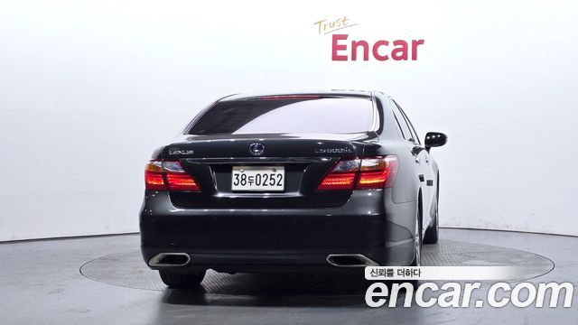 Lexus LS 2010 — photo 4