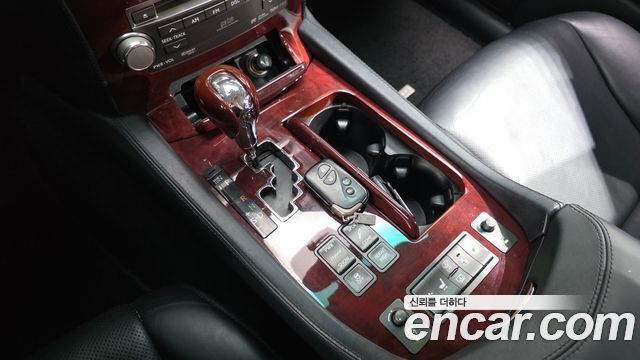 Lexus LS 2010 — photo 9