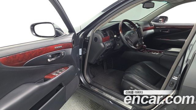 Lexus LS 2010 — photo 11