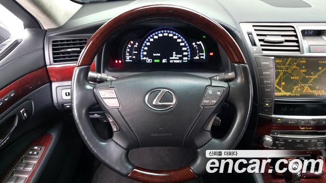 Lexus LS 2010 — photo 13