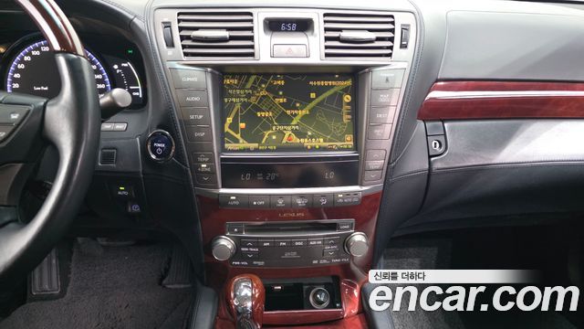 Lexus LS 2010 — photo 14
