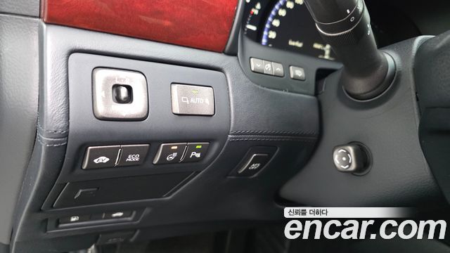 Lexus LS 2010 — photo 16