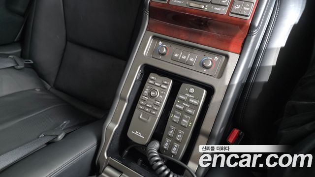 Lexus LS 2010 — photo 18