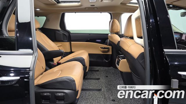Kia Canival 2021 — photo 17