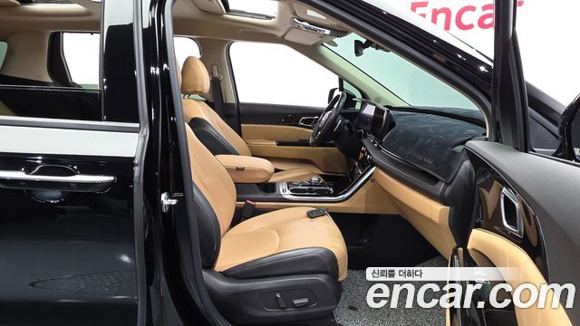 Kia Canival 2021 — photo 16