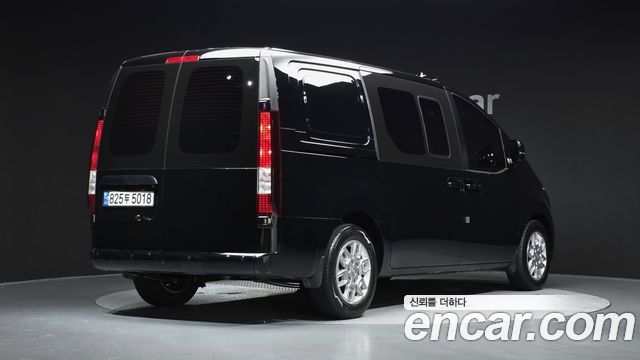 Hyundai Staria 2022 — photo 2