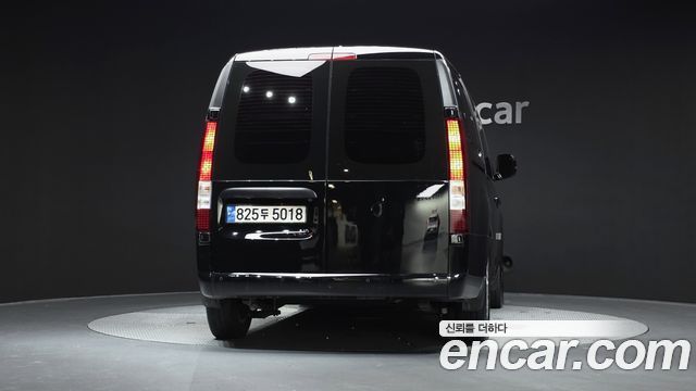 Hyundai Staria 2022 — photo 4