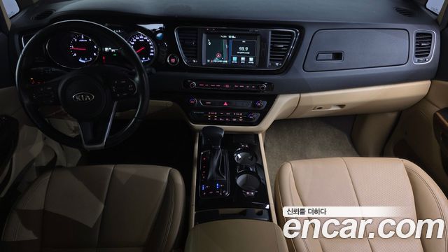 Kia Canival 2018 — photo 10