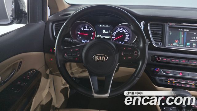 Kia Canival 2018 — photo 19