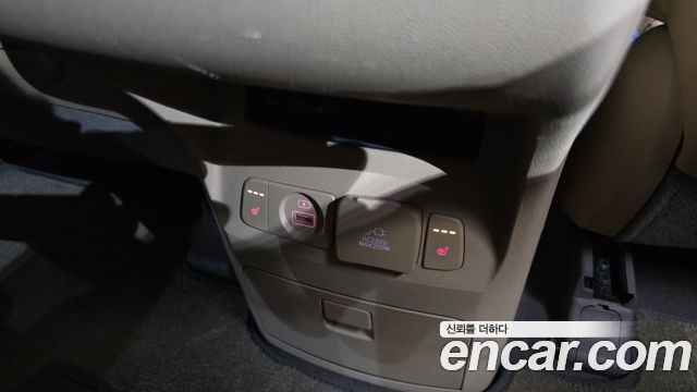 Kia Canival 2018 — photo 24