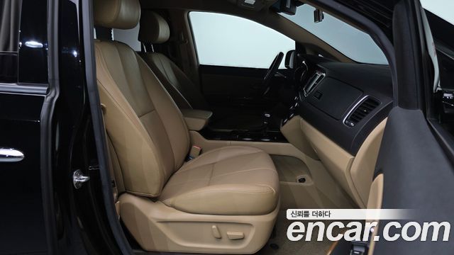 Kia Canival 2018 — photo 16