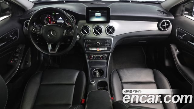 Mercedes-Benz GLA-Class 2019 — photo 10