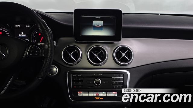 Mercedes-Benz GLA-Class 2019 — photo 18