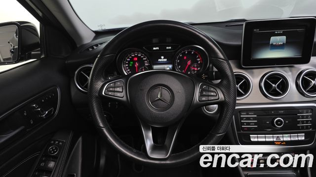 Mercedes-Benz GLA-Class 2019 — photo 19