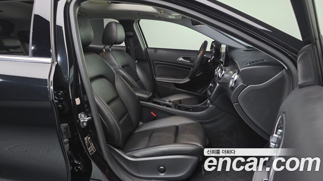 Mercedes-Benz GLA-Class 2019 — photo 16