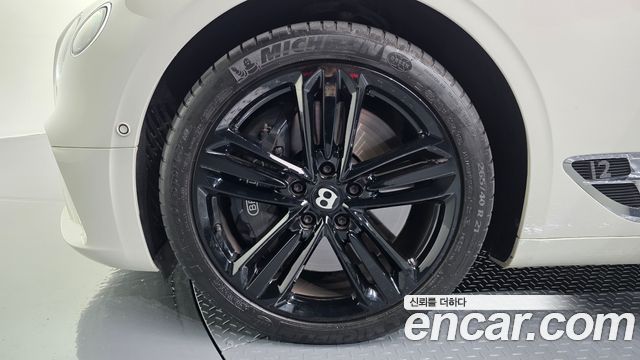 Bentley Continental 2019 — photo 5