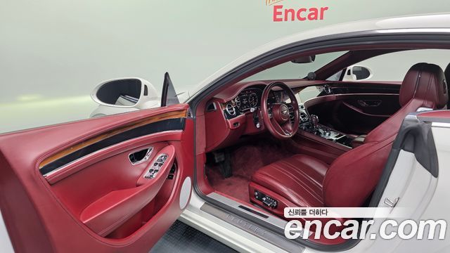 Bentley Continental 2019 — photo 13