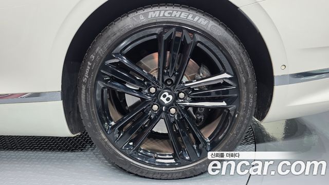 Bentley Continental 2019 — photo 7