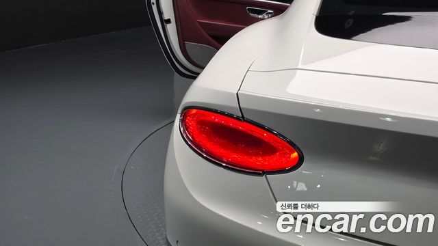 Bentley Continental 2019 — photo 9