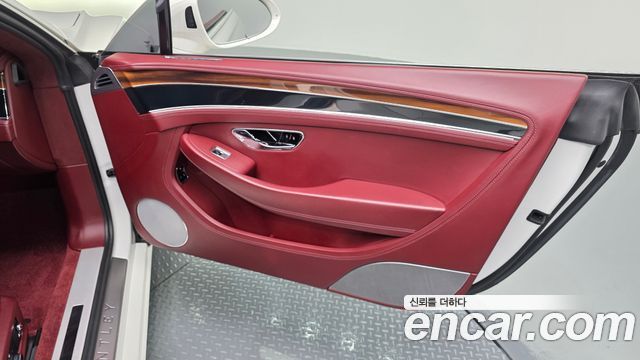 Bentley Continental 2019 — photo 14