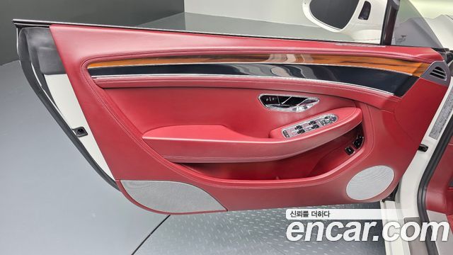 Bentley Continental 2019 — photo 15