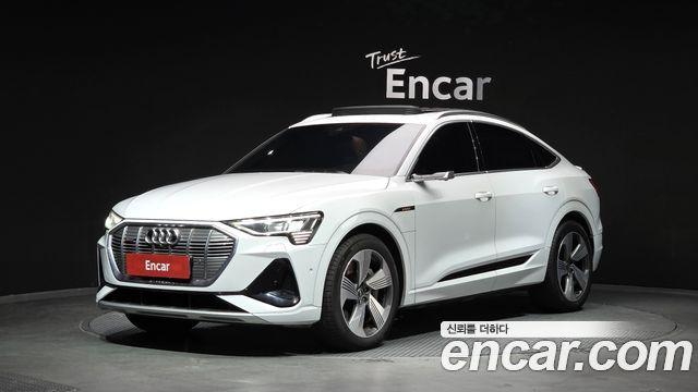 Audi e-tron 2021 — photo 1