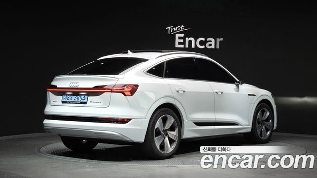 Audi e-tron 2021 — photo 2