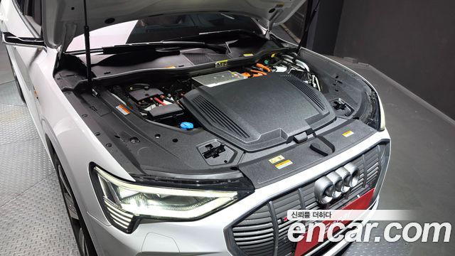 Audi e-tron 2021 — photo 6
