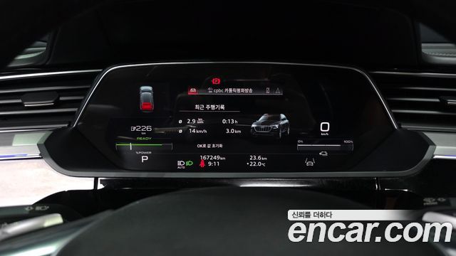 Audi e-tron 2021 — photo 8