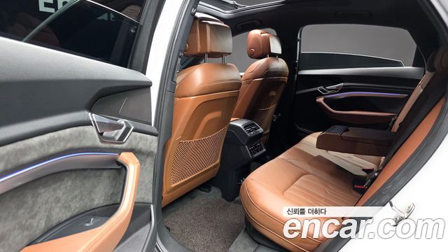 Audi e-tron 2021 — photo 11