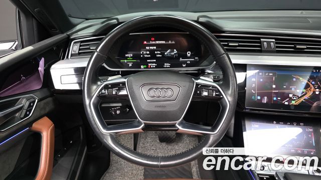 Audi e-tron 2021 — photo 12