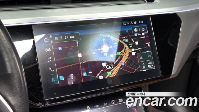 Audi e-tron 2021 — photo 14
