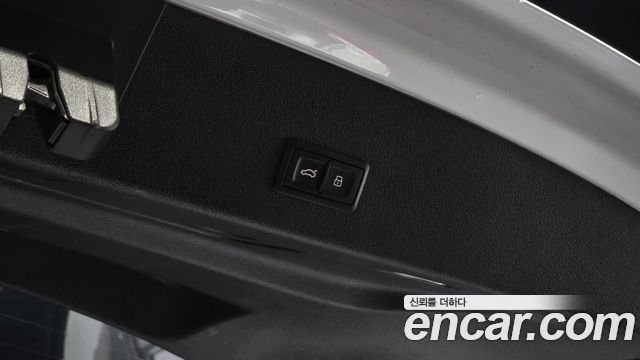 Audi e-tron 2021 — photo 20