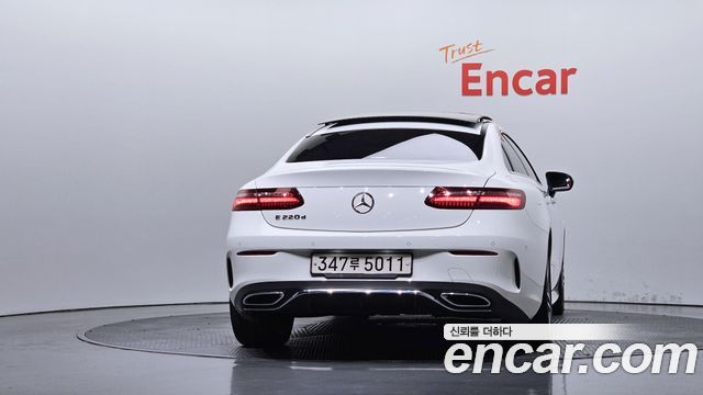 Mercedes-Benz E-Class 2020 — photo 4