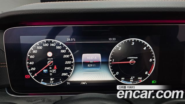 Mercedes-Benz E-Class 2020 — photo 11