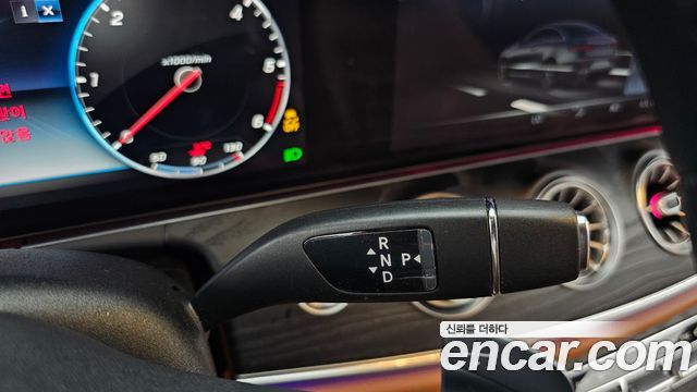 Mercedes-Benz E-Class 2020 — photo 12