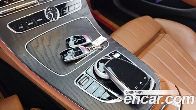 Mercedes-Benz E-Class 2020 — photo 23