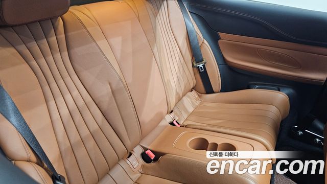 Mercedes-Benz E-Class 2020 — photo 16