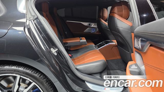 BMW 8-Series 2023 — photo 17