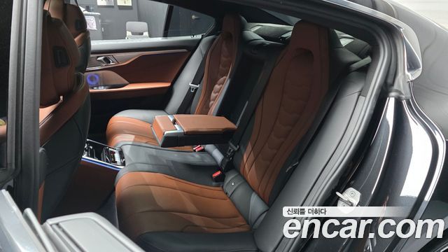 BMW 8-Series 2023 — photo 18